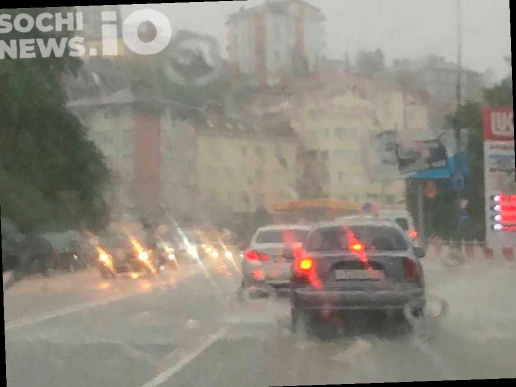 В Сочи готовятся к сильным дождям и грозам