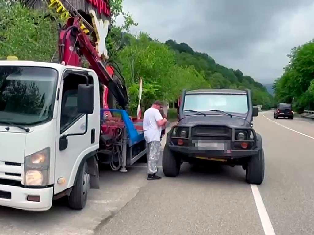 Джиппер, катающий туристов на неисправном автомобиле, пойман в Адлере