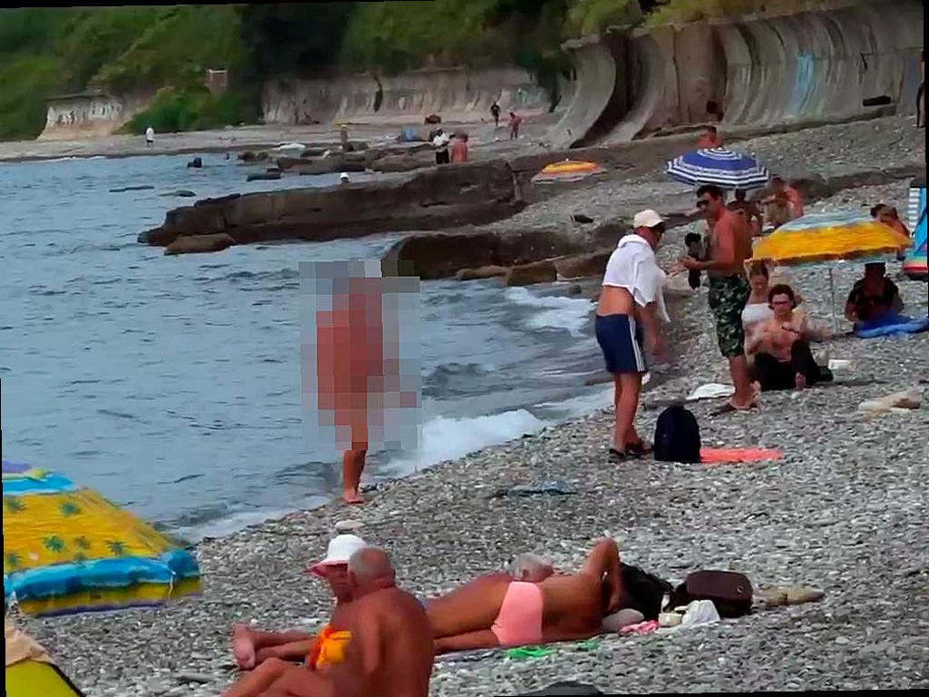 Голый турист пойман на пляже в Сочи