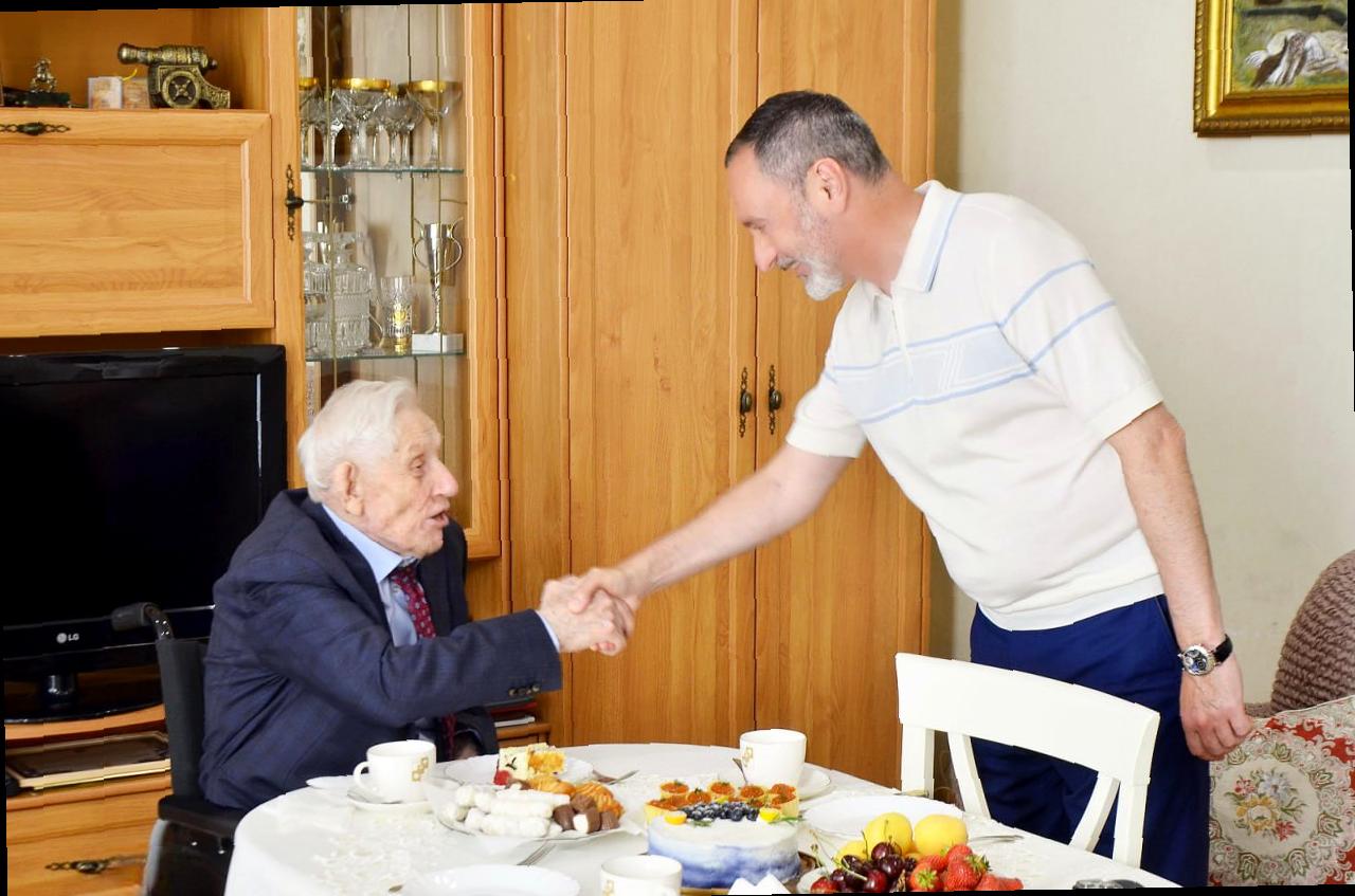 «Поздравление Героя России Павла Сюткина с 103-летием»