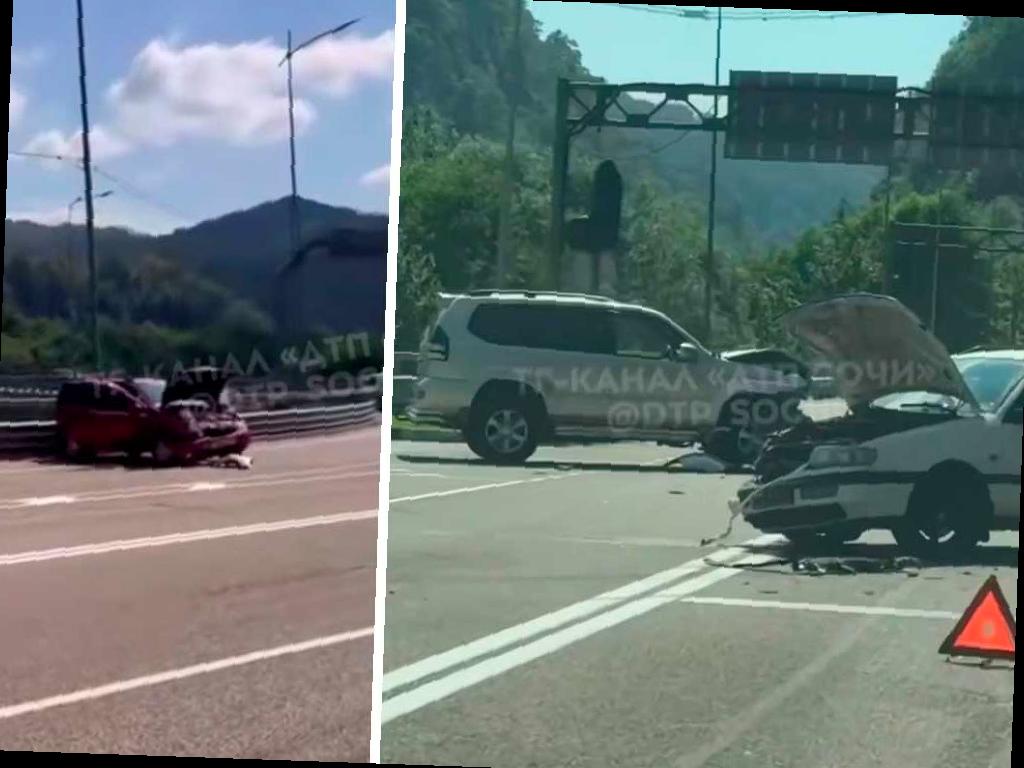 В Сочи на улице Краснофлотской произошло столкновение трех автомобилей