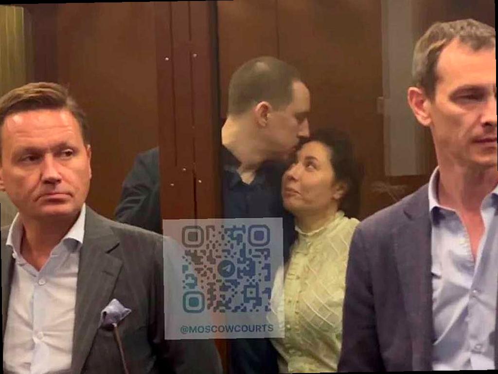 Суд решил продлить арест бывшему мэру Сочи и его супруге