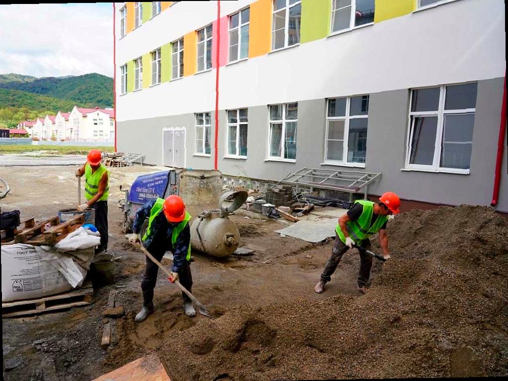 Новая школа в Лазаревском районе Сочи почти готова