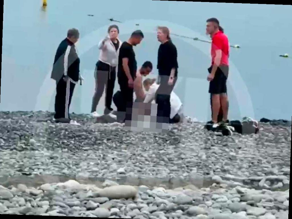 На пляже в Сочи нашли тело женщины