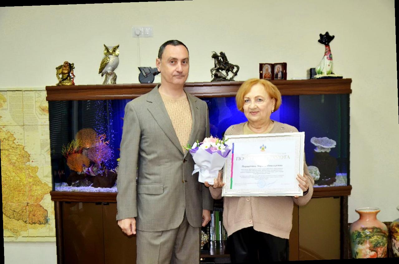 «Виктор Тепляков наградил специалистов Сочи грамотами от краевой Думы»