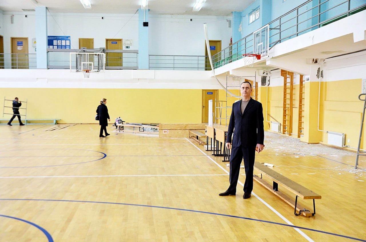 «Виктор Тепляков посетил спортивный комплекс Сочинского госуниверситета»