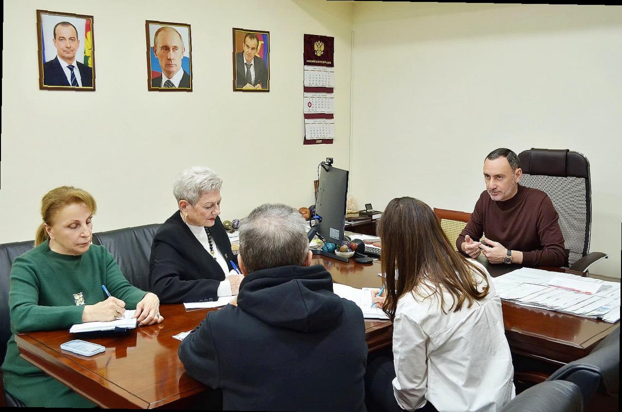 «Виктор Тепляков обсудил важные вопросы на приёмной партии «Единая Россия»