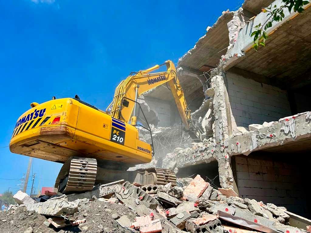 Более 130 самостроев снесли в Сочи за год, 8 крупных объектов на очереди