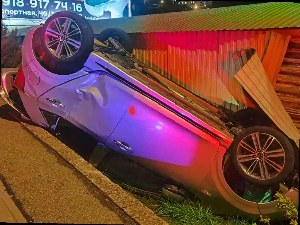 В Сочи произошло ДТП с участием автомобиля и трех детей