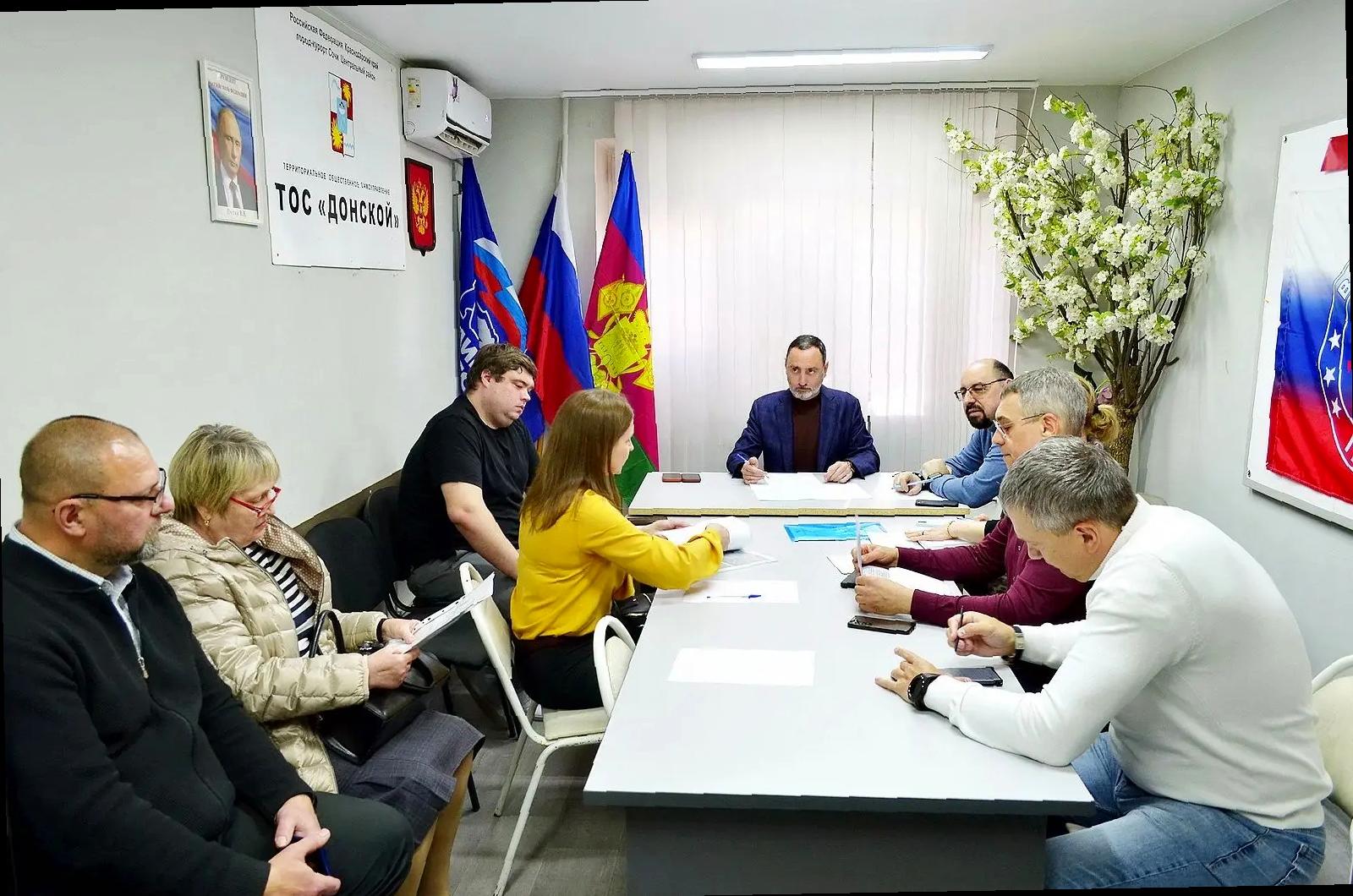 «Виктор Тепляков встретился с жителями в ТОС Донской»