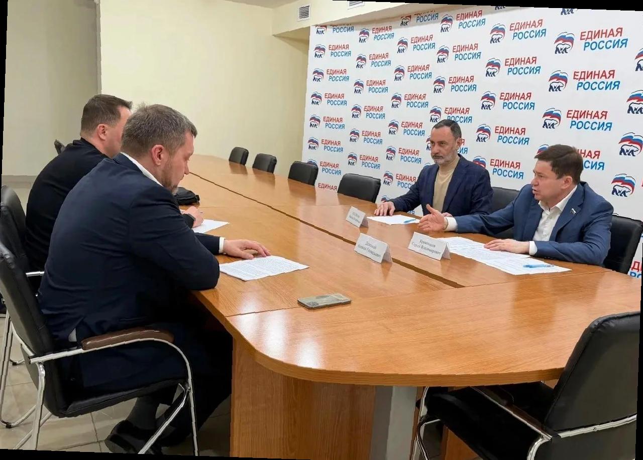 «Виктор Тепляков обсудил развитие побережья Сочи»