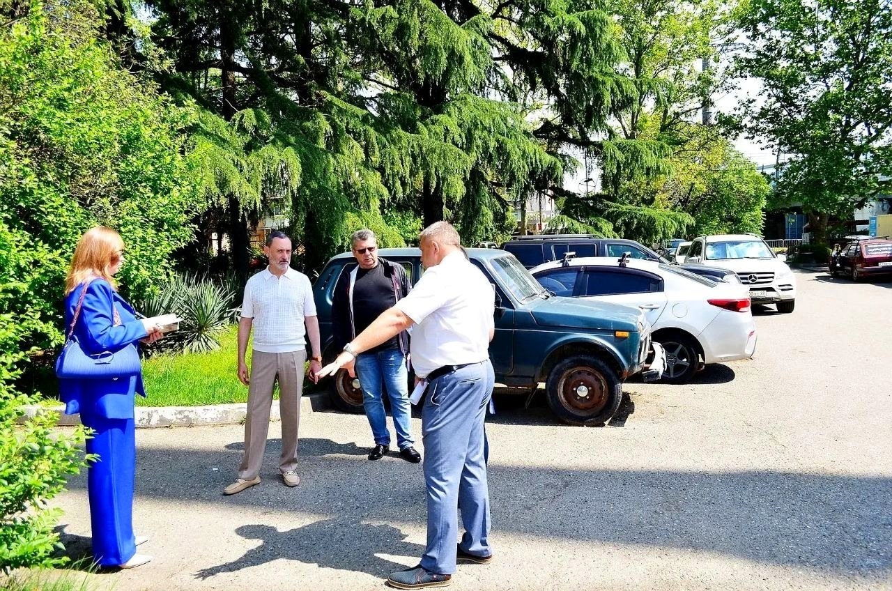 Депутат ЗСК Виктор Тепляков посетил микрорайон Гагаринский в Сочи