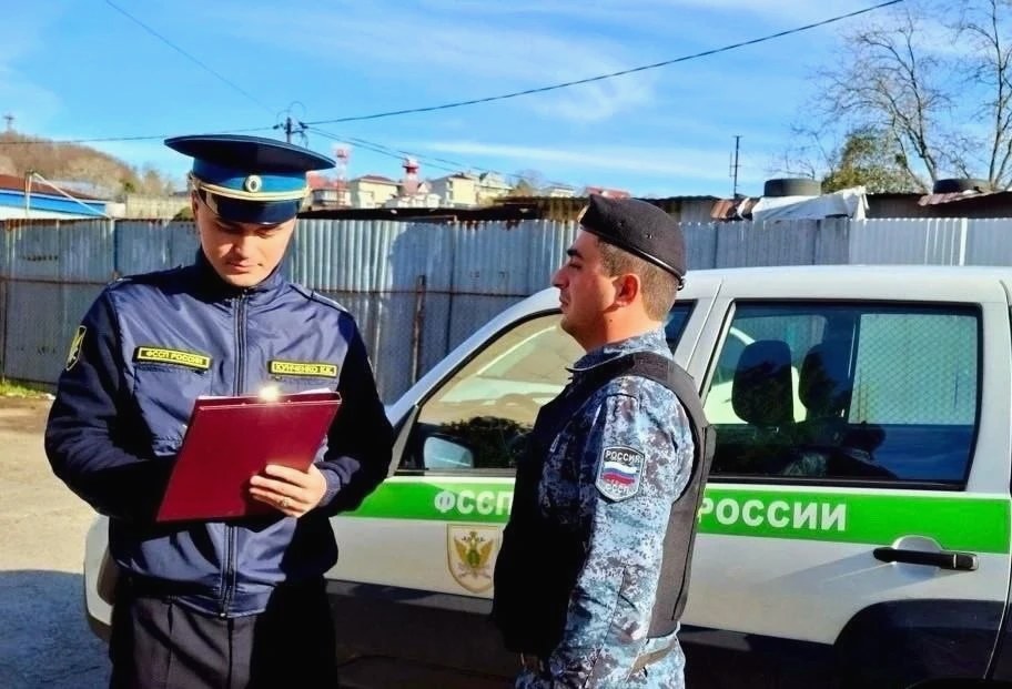Собственницу участка в Сочи обязали снести незаконные постройки