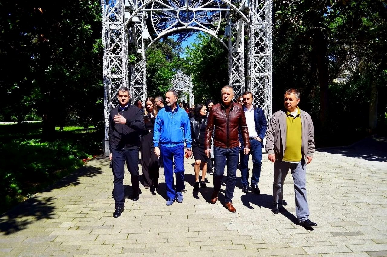 Виктор Тепляков оценил готовность верхней Приморской набережной Сочи