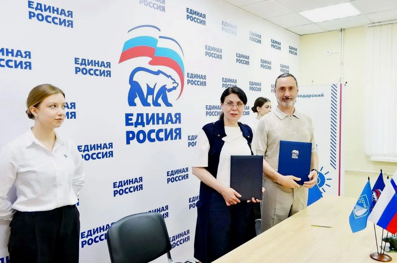 Депутат ЗСК Виктор Тепляков подписал соглашение о сотрудничестве СГУ и «Единой России