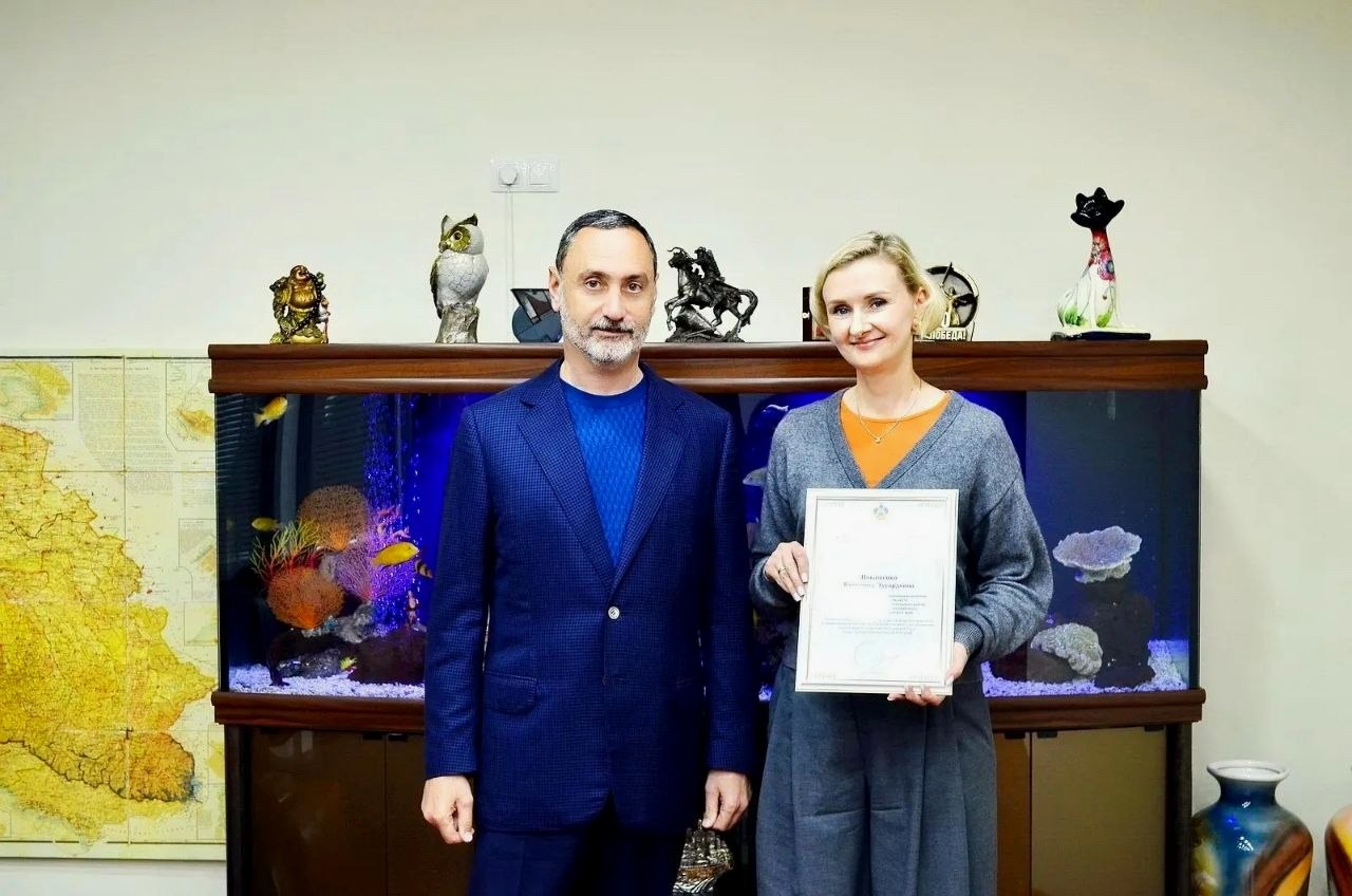 Депутат ЗСК Виктор Тепляков вручил Благодарности от Думы специалистам Сочи