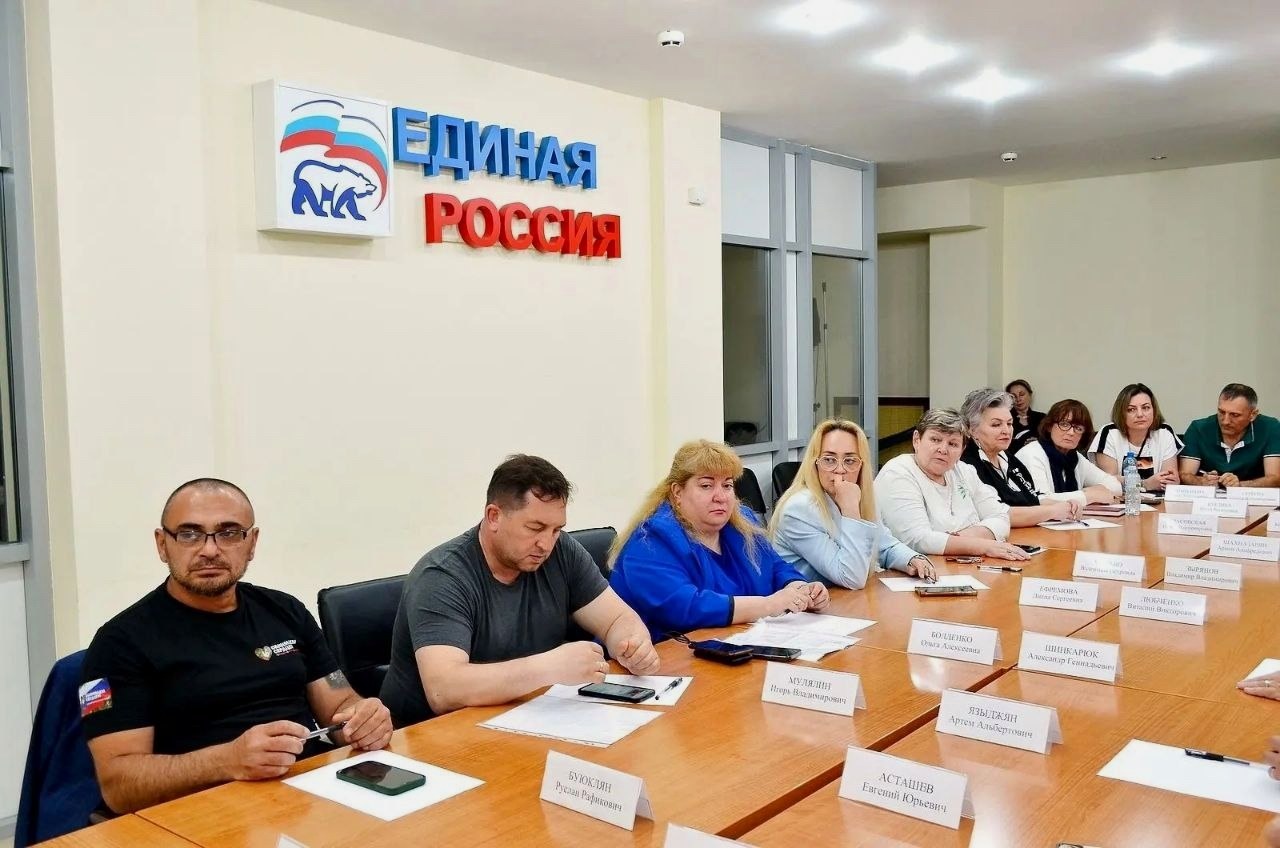 Депутат ЗСК Виктор Тепляков встретился для обсуждения гуманитарной помощи в зоне СВО