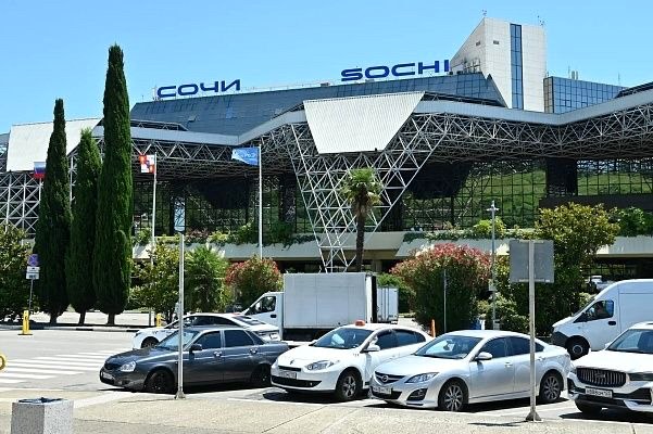 Глава Сочи проверил готовность аэропорта к работе в сложных условиях