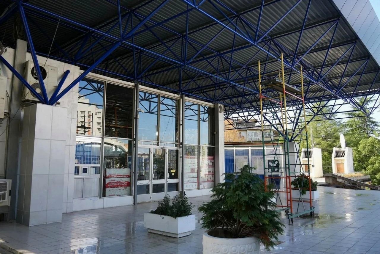 Обновление кровли в центре культуры и кино «Сочи» продолжается без закрытия кинозалов