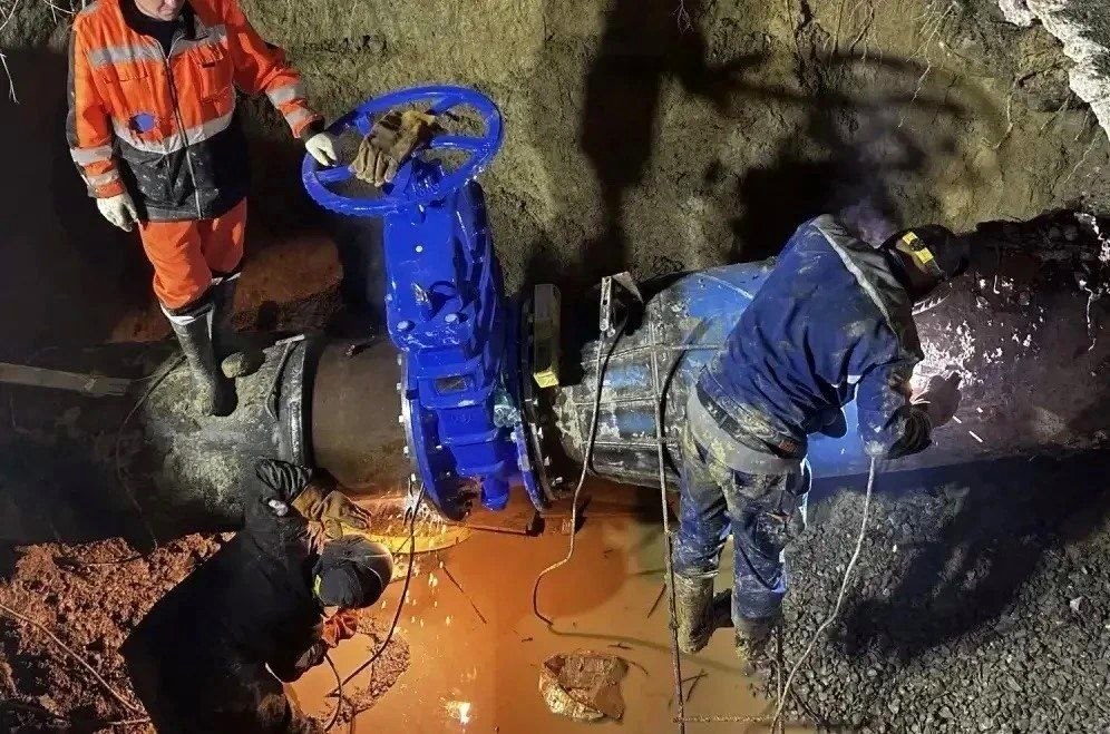 Замена водопроводной арматуры на улице Кубанской в Сочи завершена на 80%